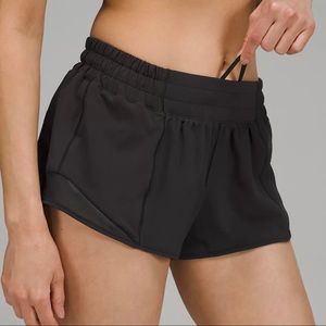 lululemon Hotty Hot Low-Rise Lined Short 2.5"